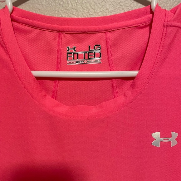 ❌SOLD❌ Under Armour Women’s Heat Gear Fitted Pink Athletic Shirt Large - Picture 6 of 6